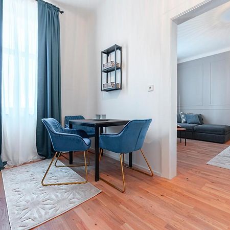 City Appartement Wagram Am Hauptbahnhof Sankt Poelten Esterno foto