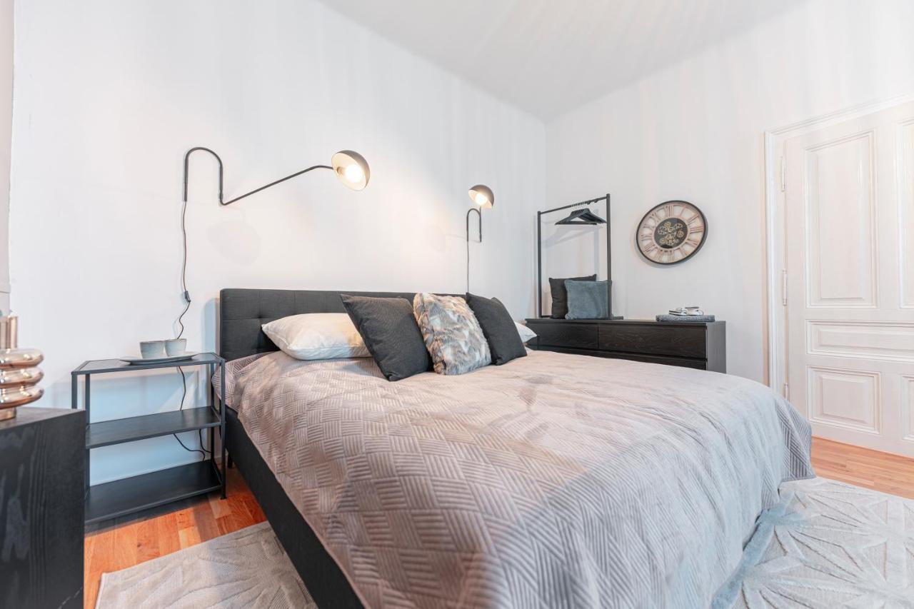 City Appartement Wagram Am Hauptbahnhof Sankt Poelten Esterno foto