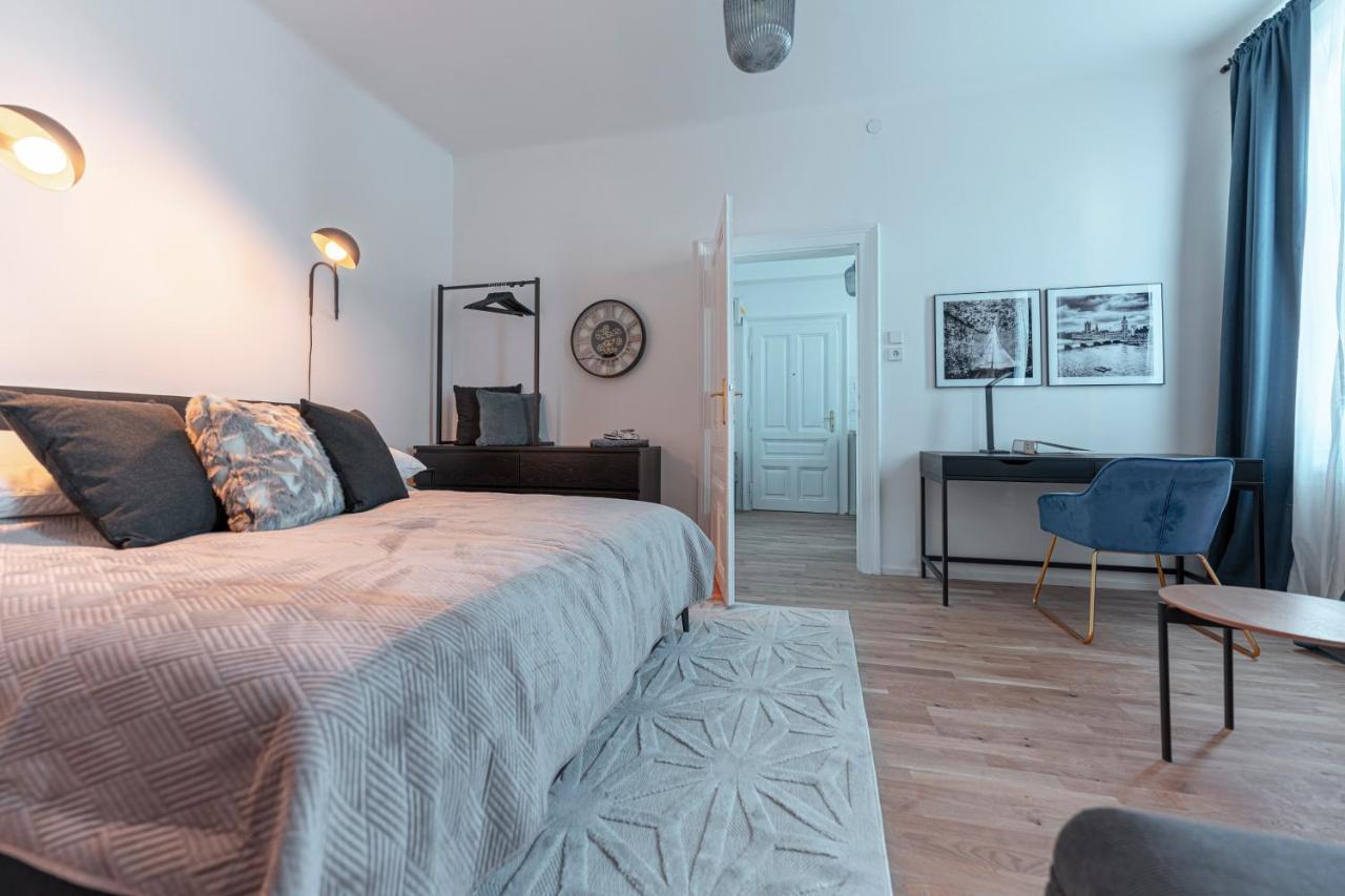 City Appartement Wagram Am Hauptbahnhof Sankt Poelten Esterno foto