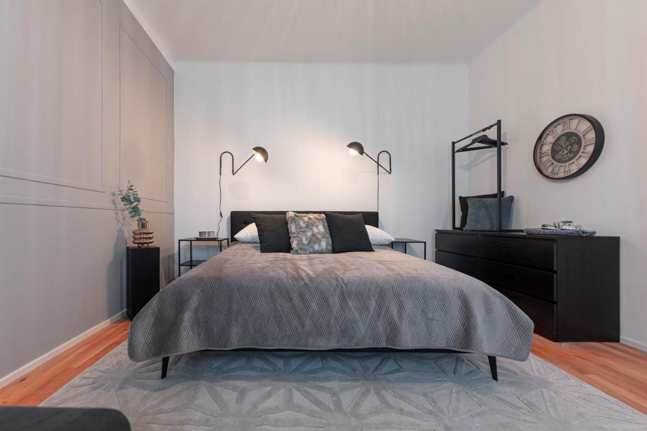 City Appartement Wagram Am Hauptbahnhof Sankt Poelten Esterno foto