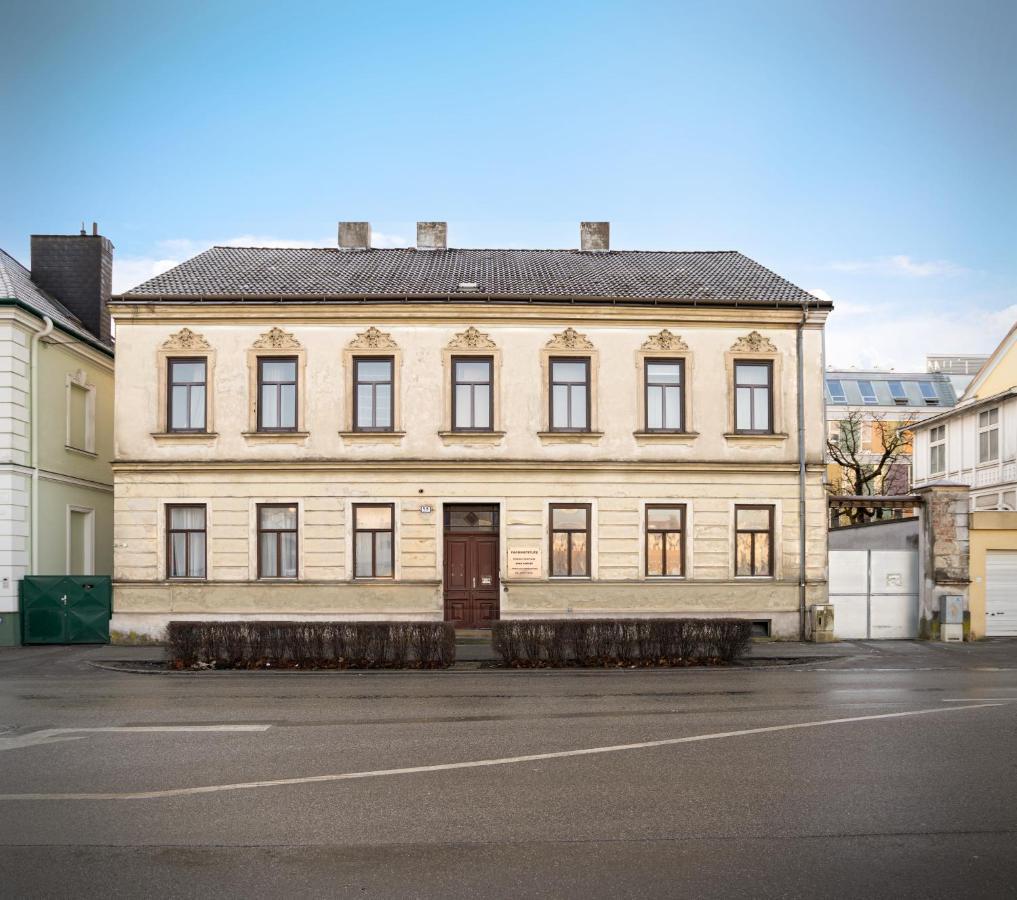 City Appartement Wagram Am Hauptbahnhof Sankt Poelten Esterno foto