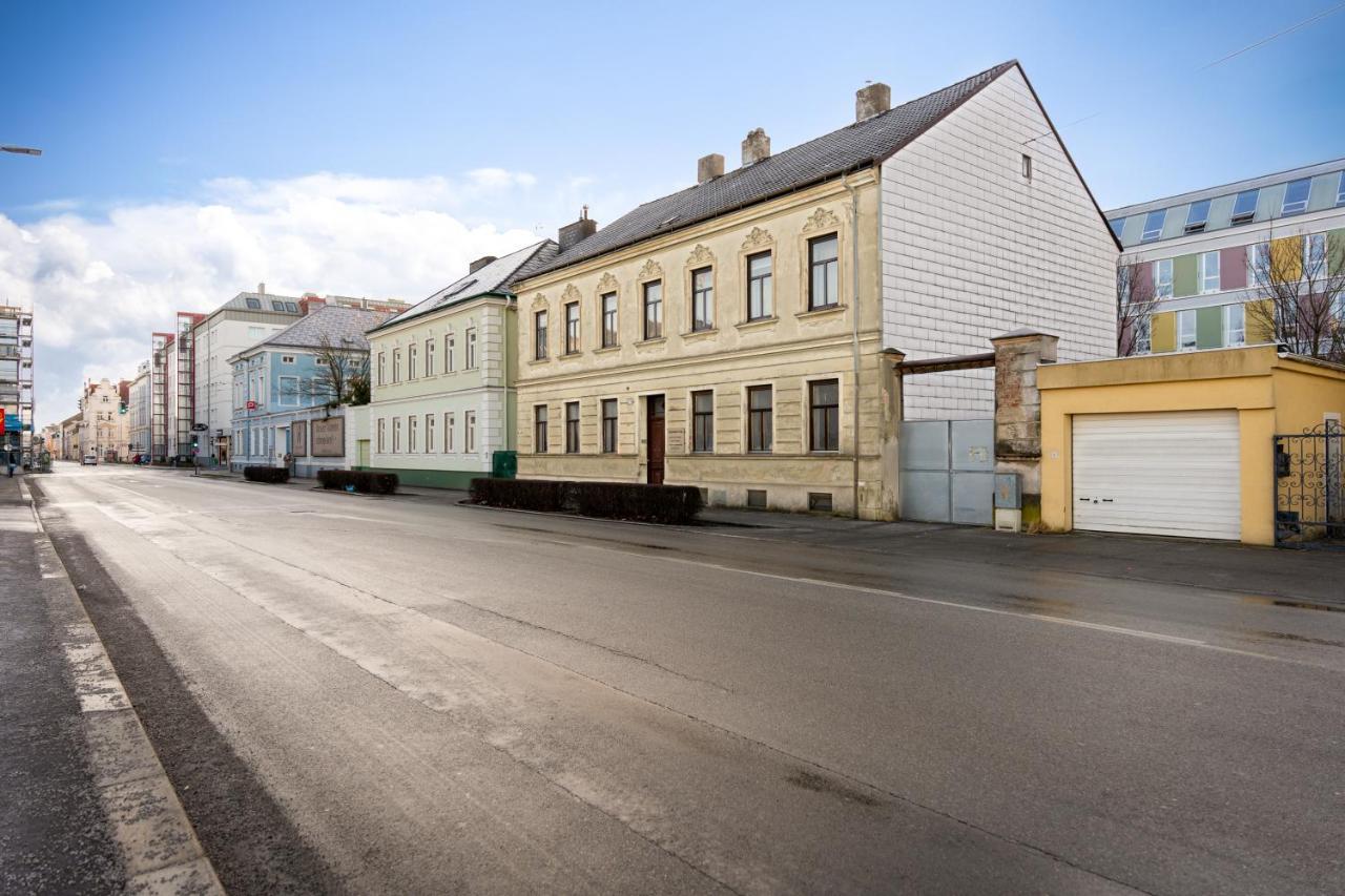 City Appartement Wagram Am Hauptbahnhof Sankt Poelten Esterno foto